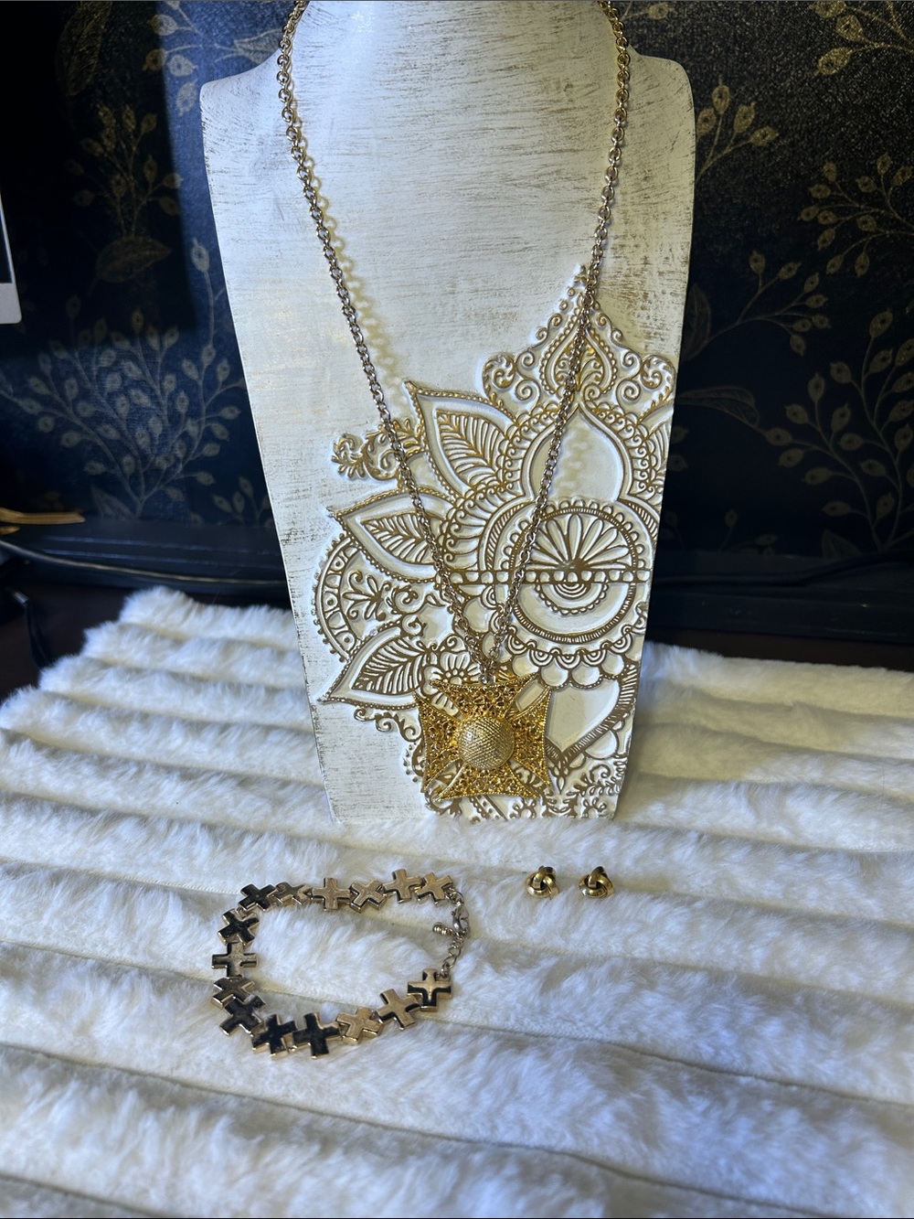 3 pc set Gold Tone Filigree Pendant Necklace, Bracelet & Studs